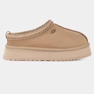 Ugg Tazz in Mustard Seed New in Box size 9